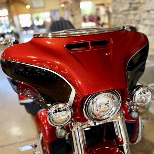 2021 FLHTCUTGSE - CVO Tri-Glide thumb 1