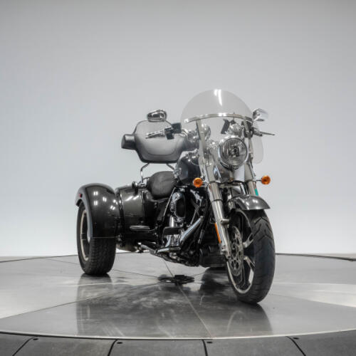 2016 HARLEY-DAVIDSON FLRT FREEWHEELER in Black Quarts thumb 2