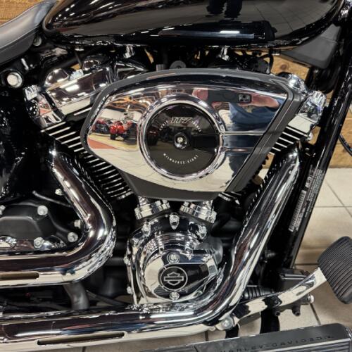 2026 Harley-Davidson® Fat Boy® Olive Steel Metallic / Vivid Black Chrome Trim FLFB thumb 2