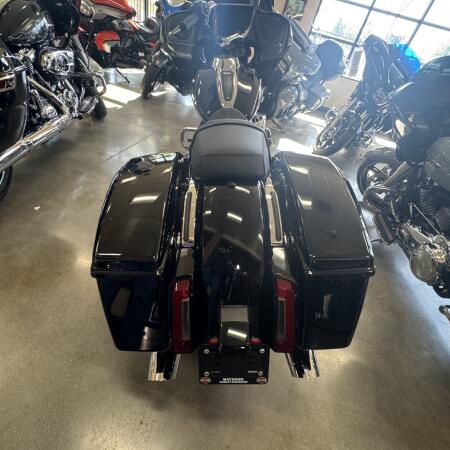 2026 Harley-Davidson® Road Glide® Vivid Black Chrome Trim thumb 2