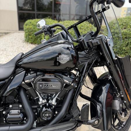 2024 Harley-Davidson® Road King® Special Vivid Black thumb 3