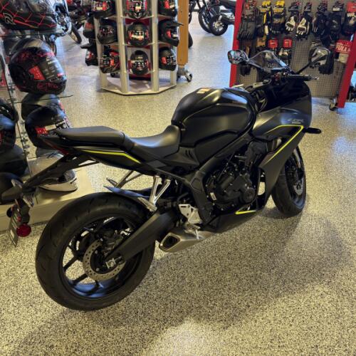 2026 Honda CBR650R E-Clutch thumb 0