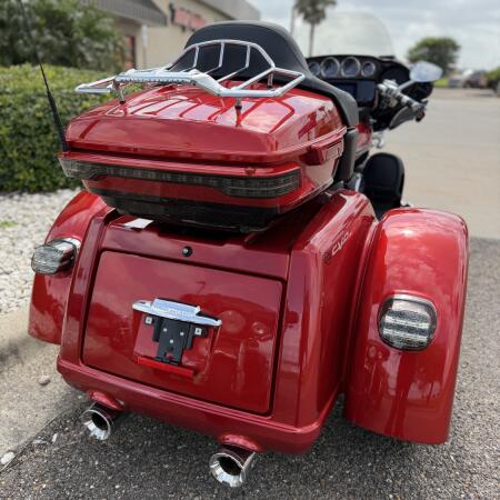 2021 Harley-Davidson® CVO™ Tri Glide® Sunset Orange & Sunset Black thumb 0