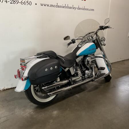 2017 Harley-Davidson® Softail® Deluxe Two-Tone Crushed Ice Pearl/Frosted Teal Pearl thumb 3