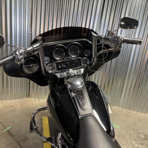 2006 Harley-Davidson® Electra Glide® Ultra Classic® BLACK W/PINSTRIPE thumb 0