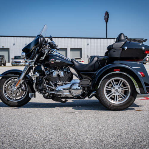 2023 Harley-Davidson Tri Glide Ultra FLHTCUTG thumb 0