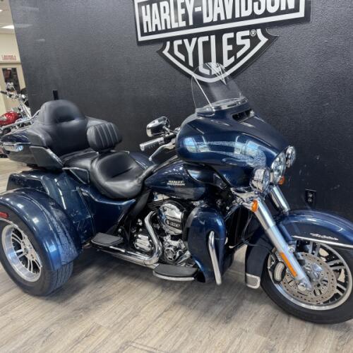 2016 Harley-Davidson® Tri Glide® Ultra  thumb 2