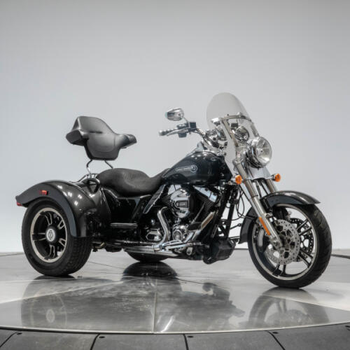 2016 HARLEY-DAVIDSON FLRT FREEWHEELER in Black Quarts thumb 3