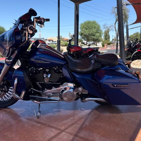FLHXS 2017 Street Glide® Special thumb 2