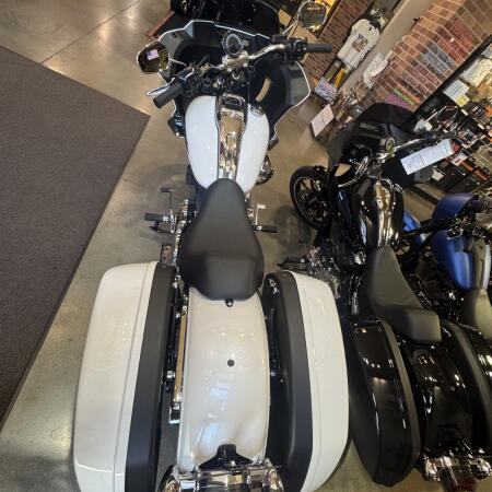 2026 Harley-Davidson® Low Rider® ST White Onyx Pearl Chrome Trim thumb 1