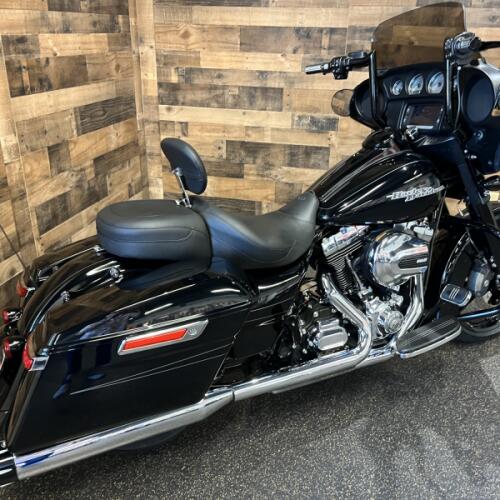 2016 Harley-Davidson® Street Glide® Special Vivid Black FLHXS thumb 2