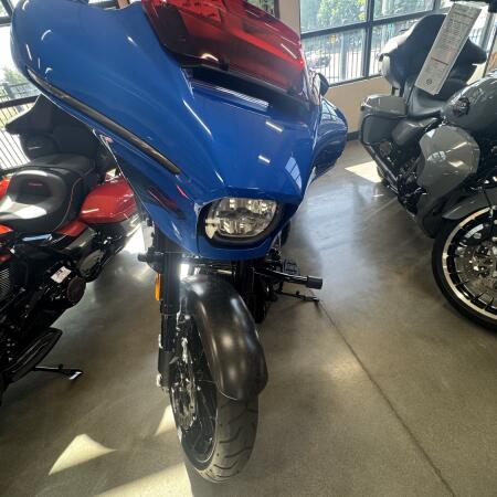 2026 Harley-Davidson® CVO Street Glide ST Electric Coast thumb 2