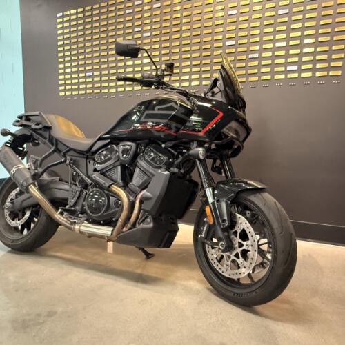 2025 Harley-Davidson® Pan America® 1250 ST Vivid Black thumb 2