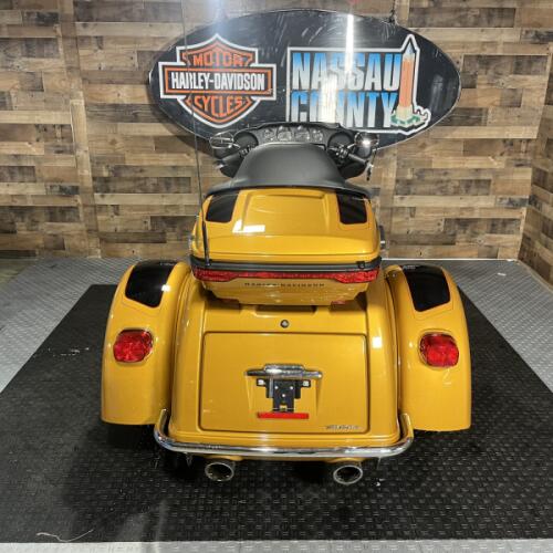 2023 Harley-Davidson® Tri Glide® Ultra Prospect Gold/Vivid Black thumb 1
