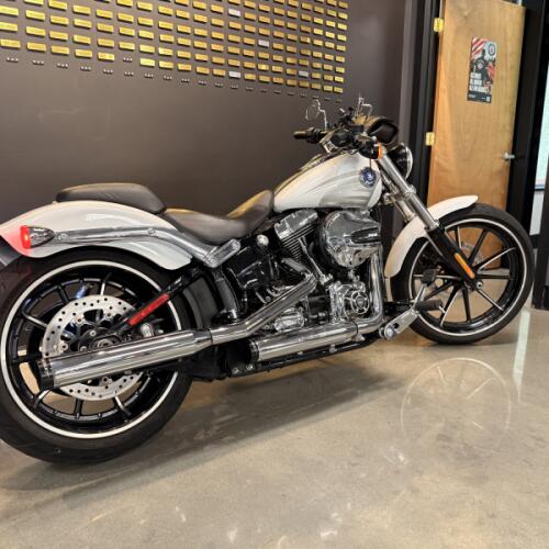 2016 Harley-Davidson® Breakout® Crushed Ice Pearl thumb 0