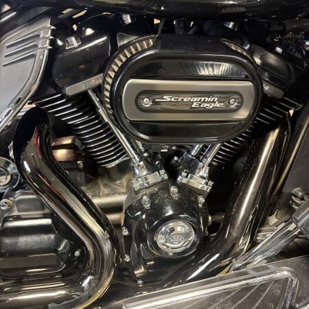 2017 Harley-Davidson® CVO™ Street Glide® Dark Slate Candy/Arctic Black with Contrast Chrome Aggresso thumb 3