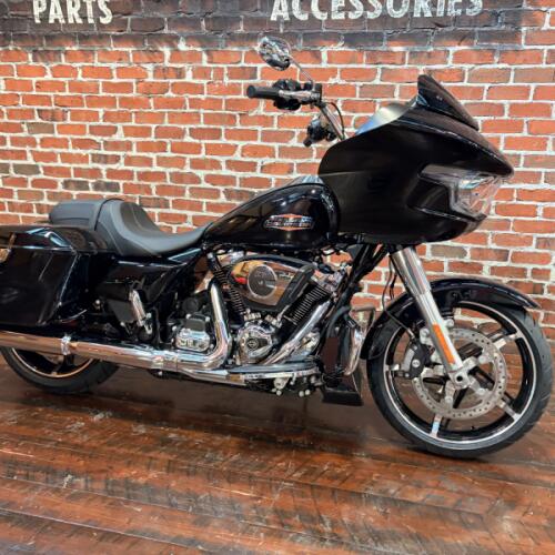 2026 Harley-Davidson® Road Glide™ FLTRX thumb 3