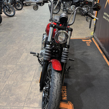 2026 Harley-Davidson® Street Bob® BRILLIANT RED thumb 1