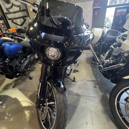 2026 Harley-Davidson® Low Rider® ST Vivid Black Chrome Trim thumb 2