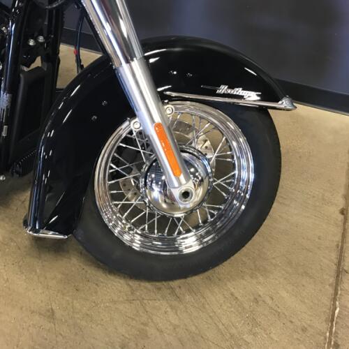 2023 Harley-Davidson® Heritage Classic FLHCS thumb 2