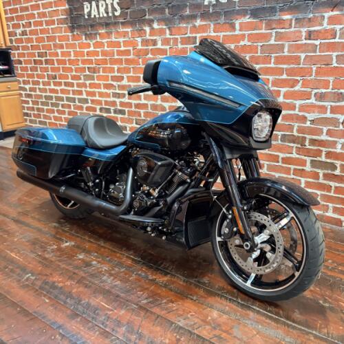 2026 Harley-Davidson® Street Glide® FLHX thumb 2