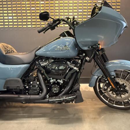 2024 Harley-Davidson® Road Glide® 3 Sharkskin Blue - Black Finish thumb 3