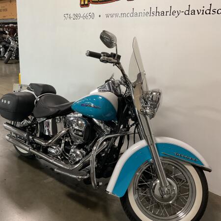 2017 Harley-Davidson® Softail® Deluxe Two-Tone Crushed Ice Pearl/Frosted Teal Pearl thumb 2