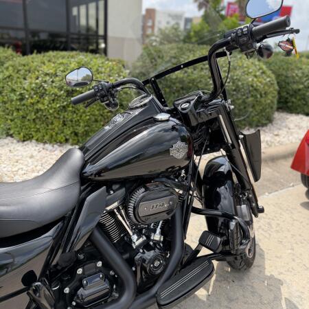 2024 Harley-Davidson® Road King® Special Vivid Black thumb 2