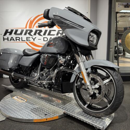 2026 Harley-Davidson® Street Glide® thumb 3