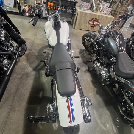 2026 Harley-Davidson® Super Glide® White Onyx Pearl thumb 1