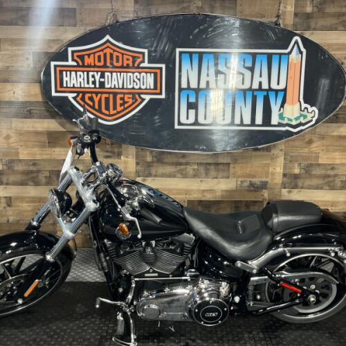 2014 Harley-Davidson® Breakout® - Vivid Black thumb 2