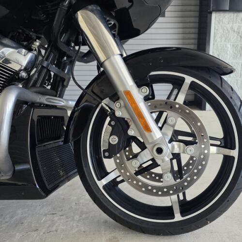 2025 Harley-Davidson® Road Glide® Vivid Black thumb 1