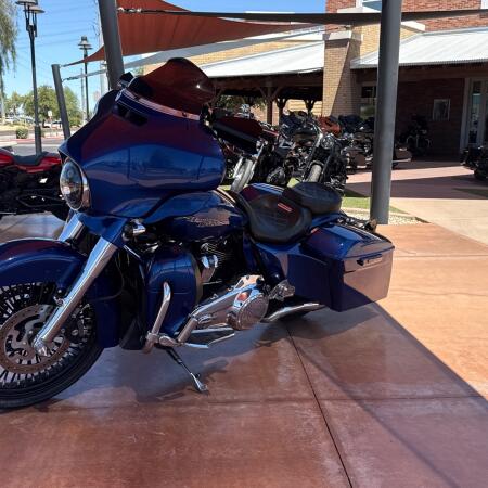 FLHXS 2017 Street Glide® Special thumb 3