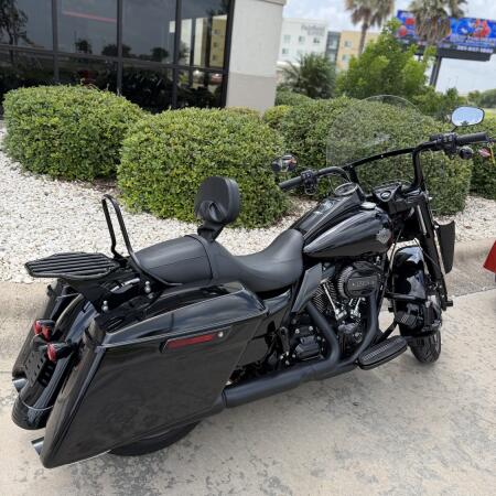 2024 Harley-Davidson® Road King® Special Vivid Black thumb 1