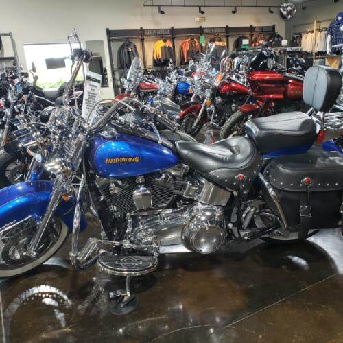 2017 Harley-Davidson® Heritage Softail® Classic Custom Colour Bonneville Blue/Fathom Blue thumb 2