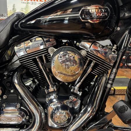 2012 Harley-Davidson® Tri Glide® Ultra Classic BLACK W/ PINSTRIPE thumb 2