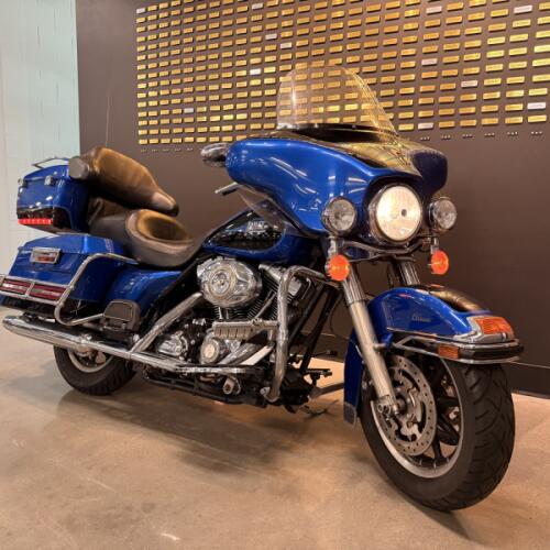 2008 Harley-Davidson® Electra Glide® Classic Impact Blue and Vivid Black thumb 2