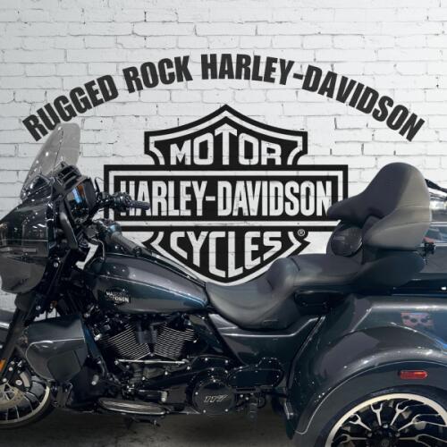 2026 Harley-Davidson® Street Glide™ 3 Limited Iron Horse Metallic Black Trim thumb 3