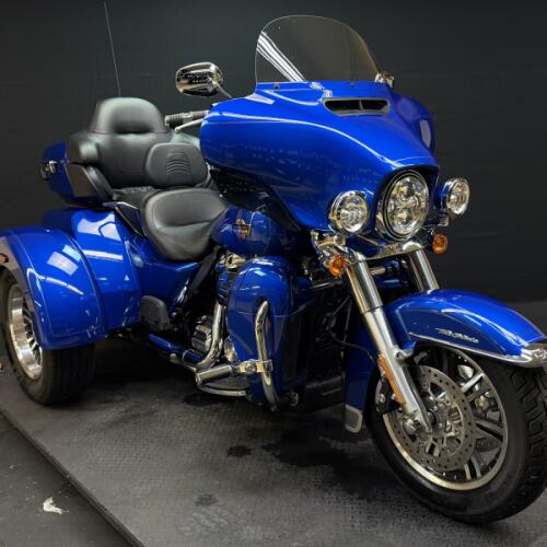 Harley-Davidson® Tri Glide™ Ultra 2024 FLHTCUTG BLUE thumb 3