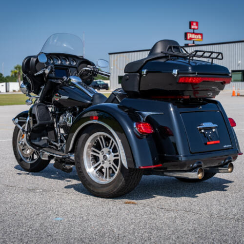 2023 Harley-Davidson Tri Glide Ultra FLHTCUTG thumb 1