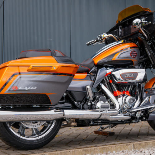 2026 Harley-Davidson® CVO Street Glide thumb 1