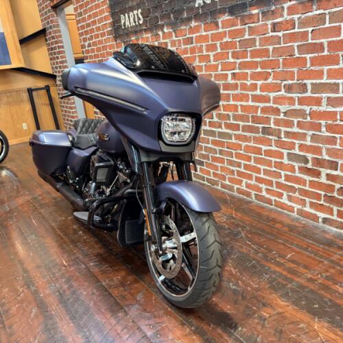 2025 Harley-Davidson® Street Glide® FLHX thumb 2