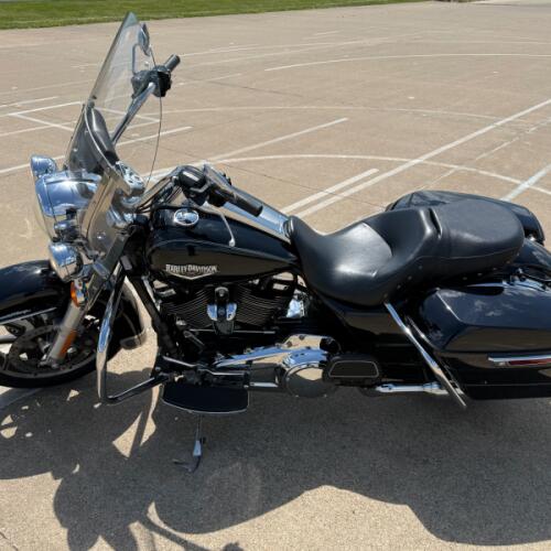 2017 Harley-Davidson® Road King® Vivid Black thumb 0