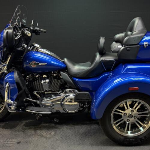 Harley-Davidson® Tri Glide™ Ultra 2024 FLHTCUTG BLUE thumb 0