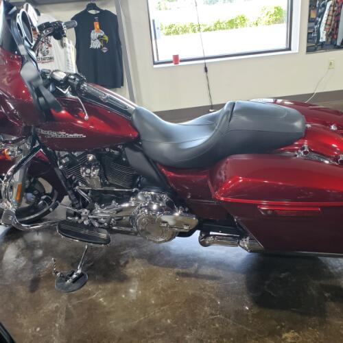 2017 Harley-Davidson® Street Glide® VELOCITY RED thumb 2
