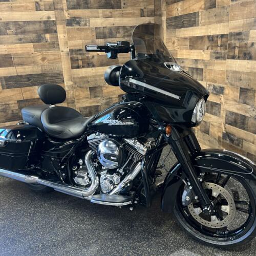 2016 Harley-Davidson® Street Glide® Special Vivid Black FLHXS thumb 3