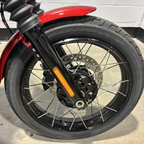 2026 Harley-Davidson® Street Bob® Brilliant Red Chrome Laced Wheels FXBB thumb 2