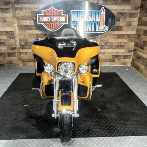 2023 Harley-Davidson® Tri Glide® Ultra Prospect Gold/Vivid Black thumb 3