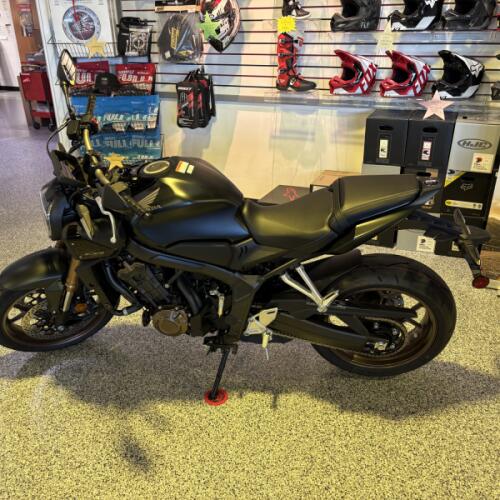 2026 Honda CB650R E-Clutch thumb 1