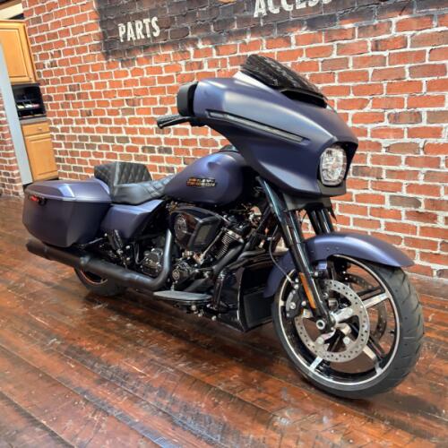 2025 Harley-Davidson® Street Glide® FLHX thumb 3